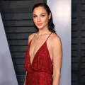 gal-gadot-attends-the-2018-vanity-fair-oscar-party-hosted-news-photo-1604399183