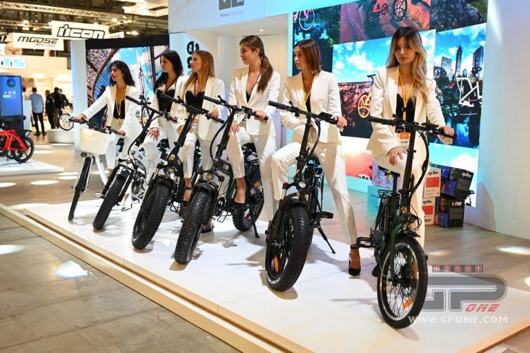 Le hostess più belle di EICMA 2021